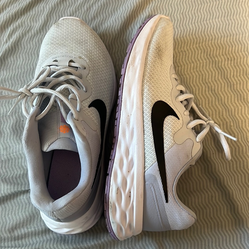 Women’s Nike sneakers
